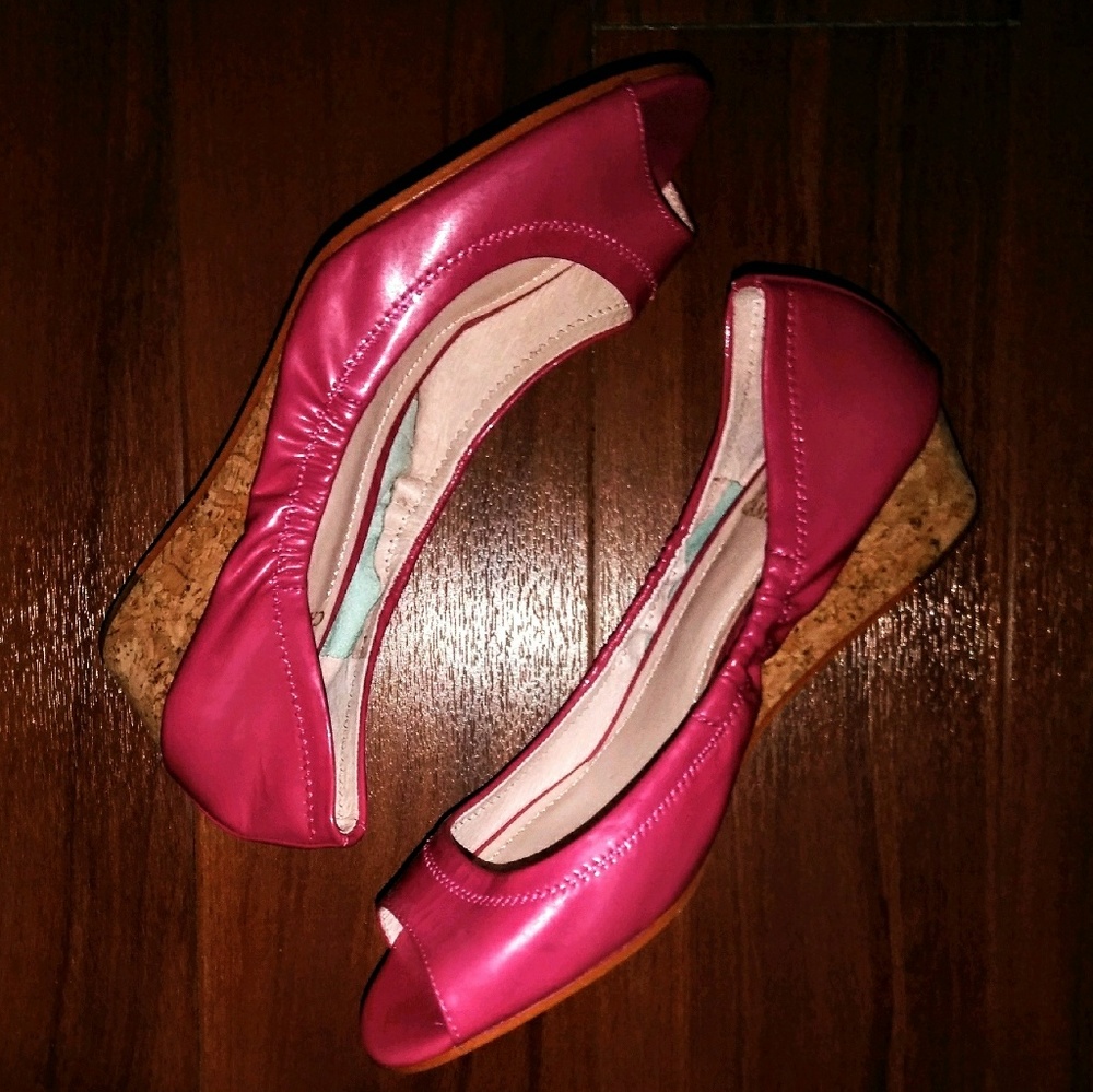 Like New Vince Camuto 'Ryssa' Wedges
